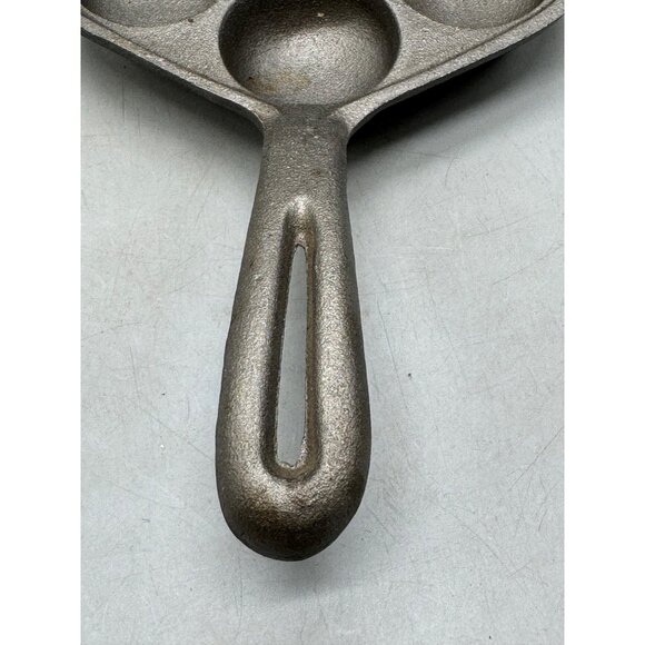 Cast Iron biscuit Pan With 7 Round Cups camping home use 6.5x11.5" handle READ - Picture 4 of 8